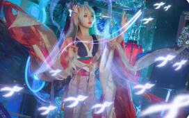 看这里:上海七煌签约艺人,[1] 前**电子竞技联盟Tesl星际争霸2主播。与上海七煌签约成为电竞女主播，以迷人的外表，认真努力的工作态度，强大的控场技巧，备受粉丝喜爱，被粉丝爱称为“球王